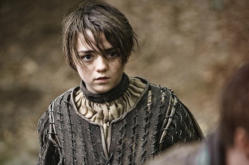 Après la mort de son père, comment se fait renommer Arya Stark pour échapper aux Lannister ?