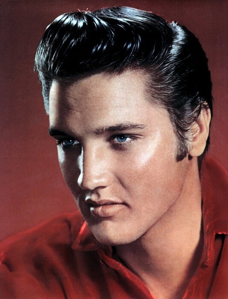Quel était le célèbre surnom d'Elvis Presley ?