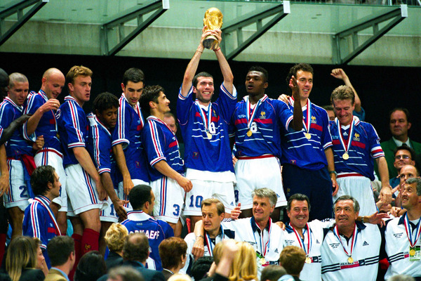 Le 12 juillet 1998, l'équipe de France de Football remporte la Coupe du Monde après avoir battu le Brésil...