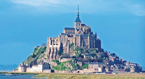 A qui appartient le Mont Saint-Michel ?