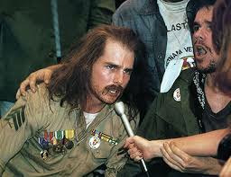 Tom Cruise joue son rôle de vétéran du Vietnam dans le film "Né un 4 juillet" ?