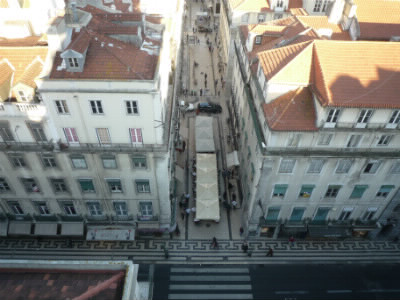 Combien de collines entourent le centre de Lisbonne ?