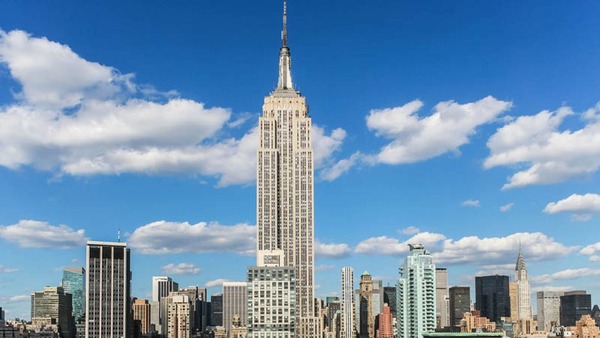 Situé à New-York et haut de 443 mètres, quel est le nom de ce gratte-ciel ?
