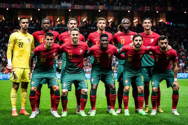 Quelle équipe n'accompagne pas le Portugal dans le groupe H ?