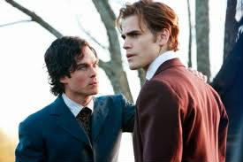 Par qui les frères Salvatore sont transformés en vampires ?