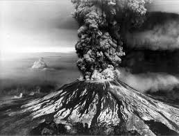 ¿ Cuándo se efectuó la erupción de la montaña Pelada?