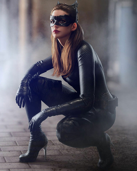 Dans "The Dark Knight Rises" elle tient le rôle de la célèbre Catwoman. C'est ?