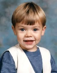 Harry de bebe tenia el color de pelo: