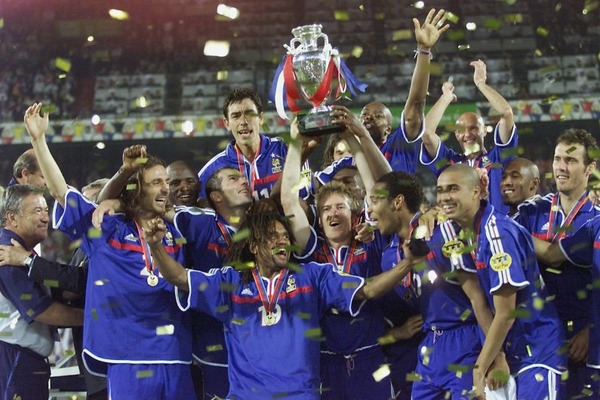 Le 2 juillet 2000, qui l'équipe de France de Football a-t-elle battu lors de la finale de l'Euro ?