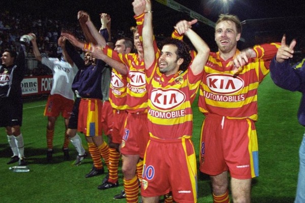 Quand le RC Lens remporte son premier Championnat de France en 1998, quelle équipe est son dauphin ?