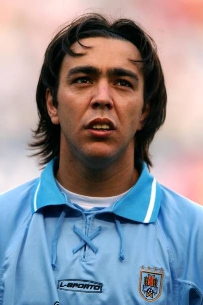 Sous le maillot de quel club italien, Álvaro Recoba a-t-il disputé près de 300 matchs ?