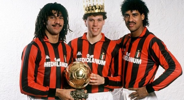 En 1988 il remporte son premier Ballon d'Or. Gullit et Rijkaard sont le 2e et 3e joueur de ce podium.