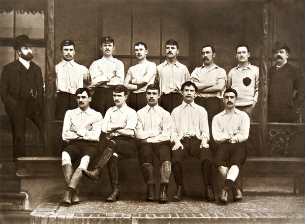 Ce club est le premier vainqueur du Championnat d'Angleterre en 1889. Il s'agit de ?