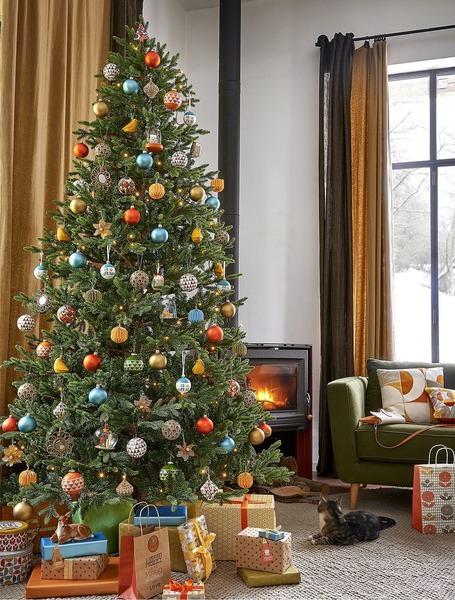 La coutume de l'arbre de Noël telle que nous la connaissons apparait probablement à la fin du ...
