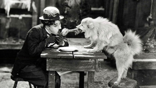 Charlie Chaplin en 1934 dans "La ruée vers..." ?