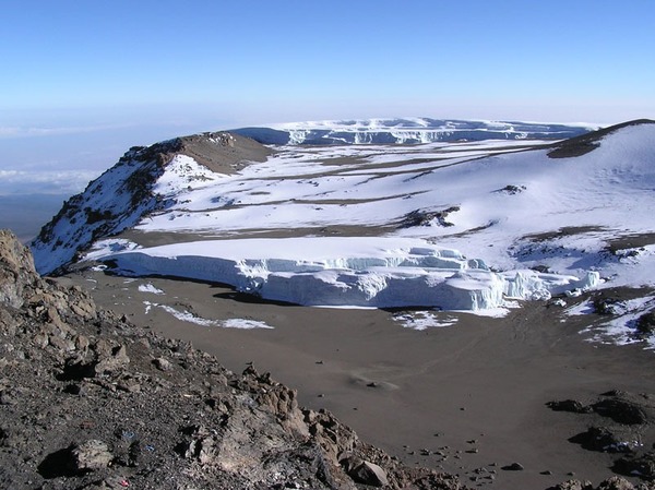 Existe-t-il un glacier sur le Kilimandjaro?