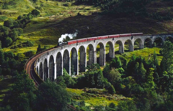 Ce train écossais a connu une popularité mondiale grâce à la série Harry Potter. Mais quel est son nom réel ?