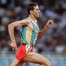 Le Marocain Hicham El Gerrouj est un grand coureur mondial. Dans quelle type d’épreuve d’athlétisme excelle-t-il ?
