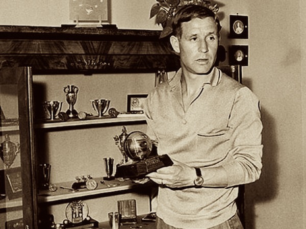 En 1958, il est le premier footballeur français a remporter le Ballon d'Or. C'est ?