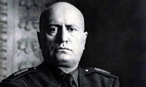 Benito Mussolini, fondateur du fascisme à lui gouverné l'Italie pendant 20 ans, fut lui exécute un 28 avril mais de quelle année ? (Il avait 61 ans)