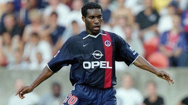 Juste après la coupe du monde 1998, le nigérian Jay-jay Okocha débarque au PSG pour une somme record à l'époque. Pour combien de millions d'euros ?