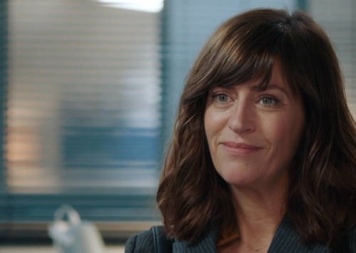 Qu'est-il arrivé à Flore Vallorta, permettant à l'actrice qui l'incarne de quitter la série ?