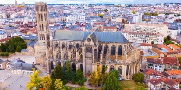 Pour quelle spécialité la ville de Limoges est-elle reconnue ?