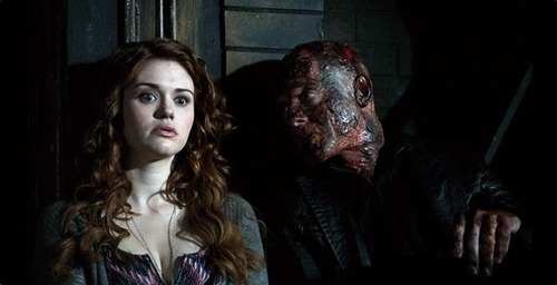 Qui va entrer dans la tête de Lydia et la forcer à faire des chose ?