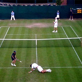 Vrai ou faux ? À Wimbledon en 2010, la cinquième manche d’un match a duré 8 heures 17 minutes.