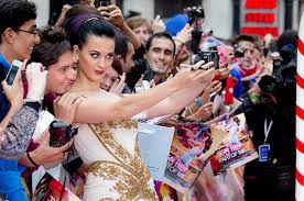 Comment Katy Perry surnomme-t-elle ses fans ?