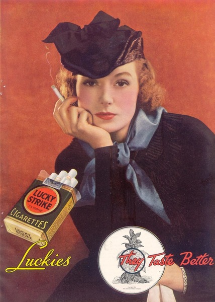En 1929, Edward Bernays, neveu de Sigmund Freud, joua un rôle de premier plan dans la propagande des firmes américaines de tabac. Pour inciter les femmes à fumer, il :