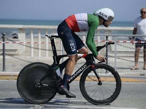 Quel type de roue est interdit lors de la compétition cycliste de l'Ironman ?