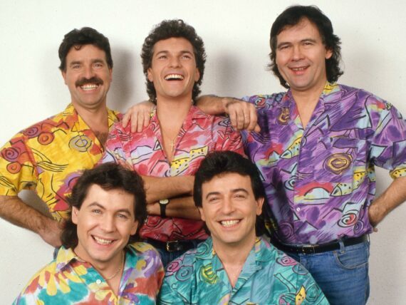 Quel était le nom du groupe de musique associé au Club Dorothée ?