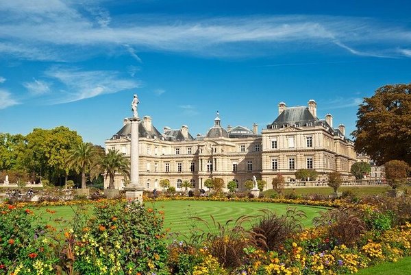 Pour quelle reine de France le Palais du Luxembourg a-t-il été construit ?