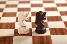 Quelle lettre forme le cheval lorsqu'il se déplace au jeu d'échecs ?