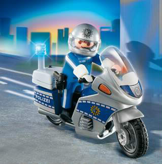 C'est toujours écrit Polizei sur les motos de police ?