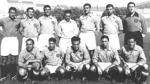 En 1946, pour la première fois, un autre club que Porto, Benfica et le Sporting remporte le Championnat national. Il s'agit de ?