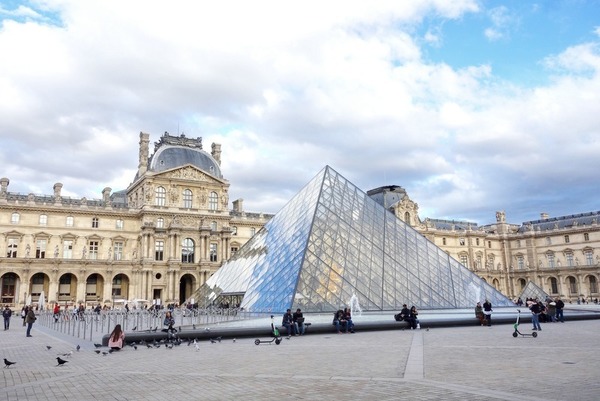 Ce bâtisseur d'origine chinoise est connu en France pour son audacieuse et controversée construction de la pyramide du Louvre.