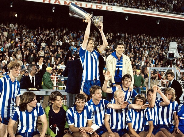Quel est le premier club suédois à remporter cette compétition en 1982 ?