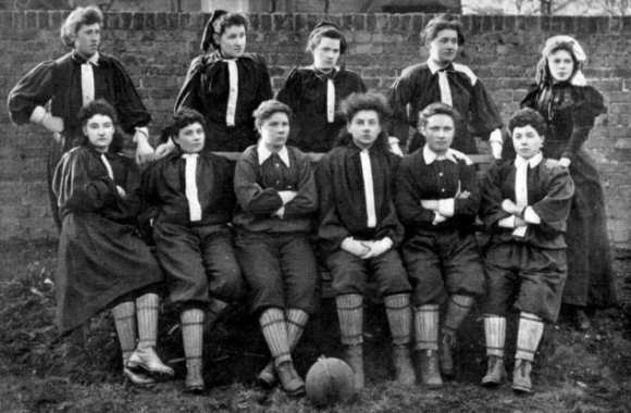Quand a été disputé le premier match de football féminin de l’Histoire ?