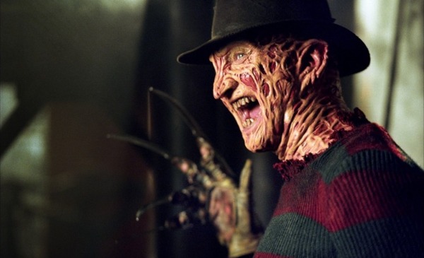Où Freddy Krueger a-t-il l'habitude de s'attaquer aux adolescents ?