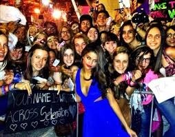 Comment appelle-t-on les fans de Selena Gomez ?