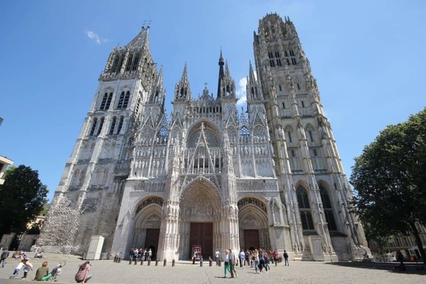 Culminant à 151 mètres, quelle est la plus haute cathédrale de France ?