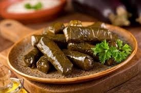 Quel aliment est souvent farci dans la cuisine turque ?