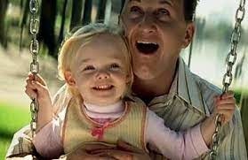 Sean Penn joue le rôle d'un handicapé mental qui perd la garde de sa fille de 7 ans qu'il élevait seul.