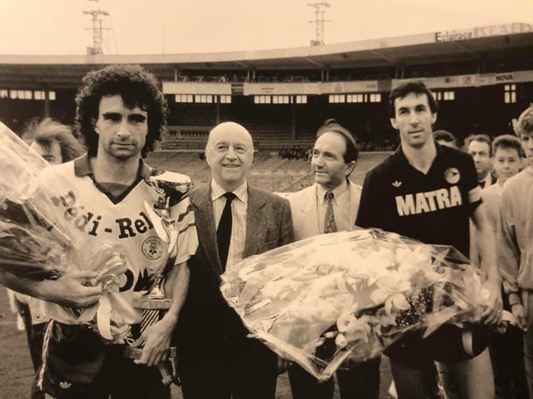Dominique raccroche les crampons en 1989, il a alors...