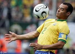 Avec 142 sélections, il est à ce jour le joueur le plus capé de l'histoire de la Seleção, c'est ?