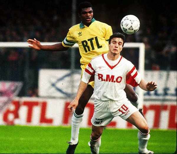 En 1990, David évolue à Brest et est sélectionné pour la première fois en équipe de France par ...