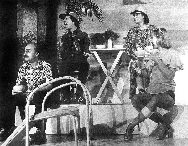 Avant que "Les Bronzés" ne devienne un succès cinématographique, il était une pièce de théâtre du nom de......