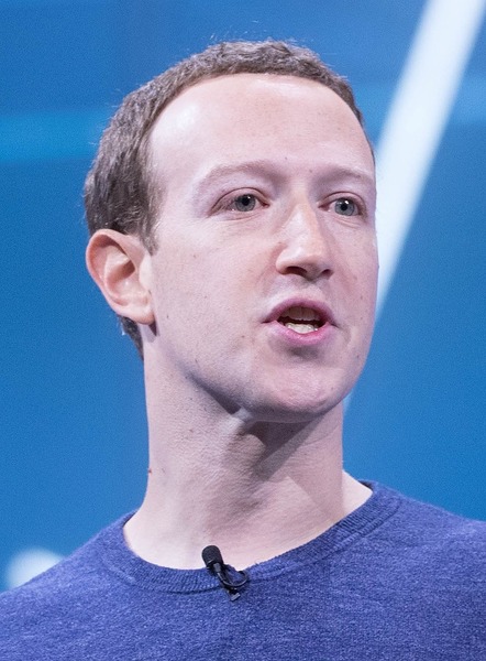 Comment se nomme le président-directeur général du réseau social Facebook ?
